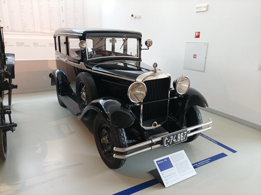 W Muzeum można oglądać nadwozia zabytkowych samochodów,...