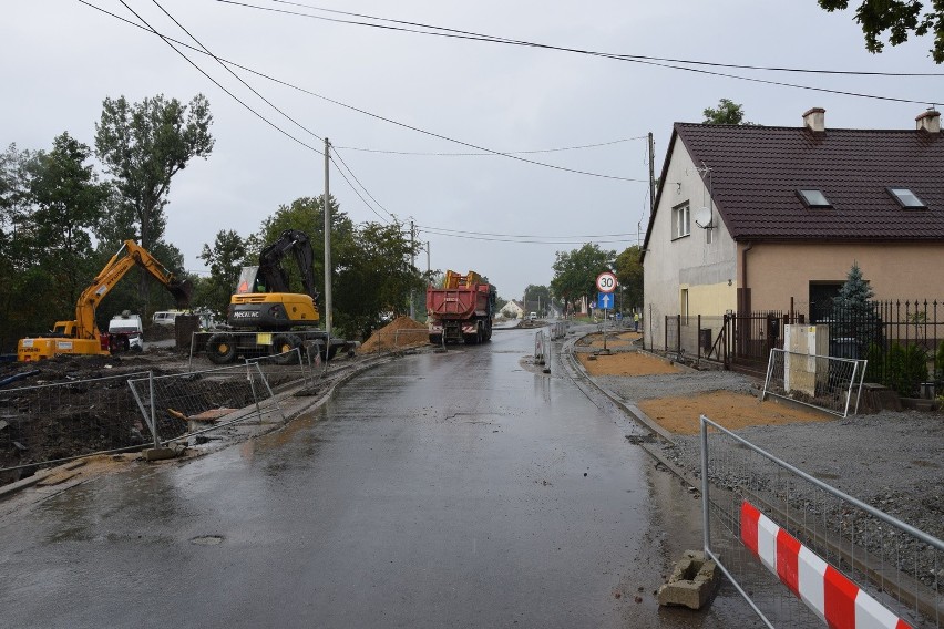 Tak zmienia się ulica Miłoszycka. Niektórzy nie mieli tu nawet szamba