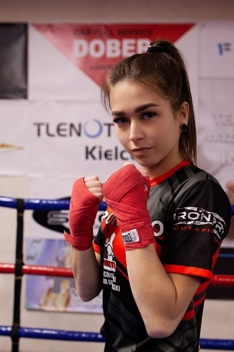 W wyborach Miss Województwa Świętokrzyskiego startuje Paulina Ślewa, która trenuje boks w Fighterze i piłkę nożną w Łysicy [ZDJĘCIA]