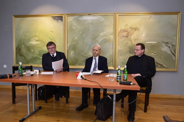 Rada Społeczna przy Arcybiskupie Poznańskim wydała oświadczenie dotyczące pracy ludzkiej - współczesnych wyzwań i zagrożeń z nią związanych. Przygotowany tekst został podjęty bardzo długiej dyskusji i przedstawiony we wtorek, 7 marca opinii publicznej.