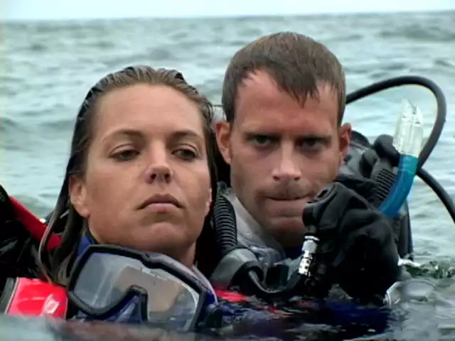 Scenariusz został oparty na prawdziwym zdarzeniu, czyli zniknięciu w styczniu 1998 roku młodego małżeństwa: Toma i Eileen Lonerganów, nurkujących w pobliżu Wielkiej Rafy Koralowej u wybrzeży Australii.  media-press.tv