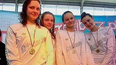Oświęcimskie pływaczki (od lewej): Kamila Kunka, Alicja Ulatowska, Joanna Janiczek i Roksana Człowiek FOT. Zbiory klubu