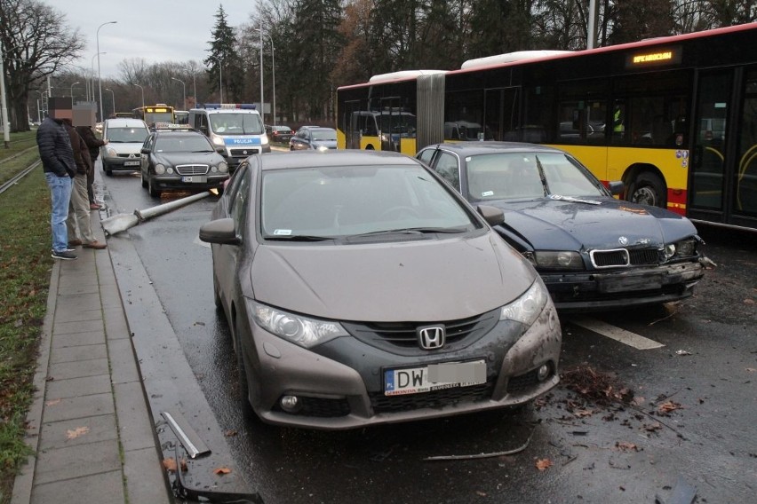 Wypadek na Kozanowie. Policja jest na miejscu