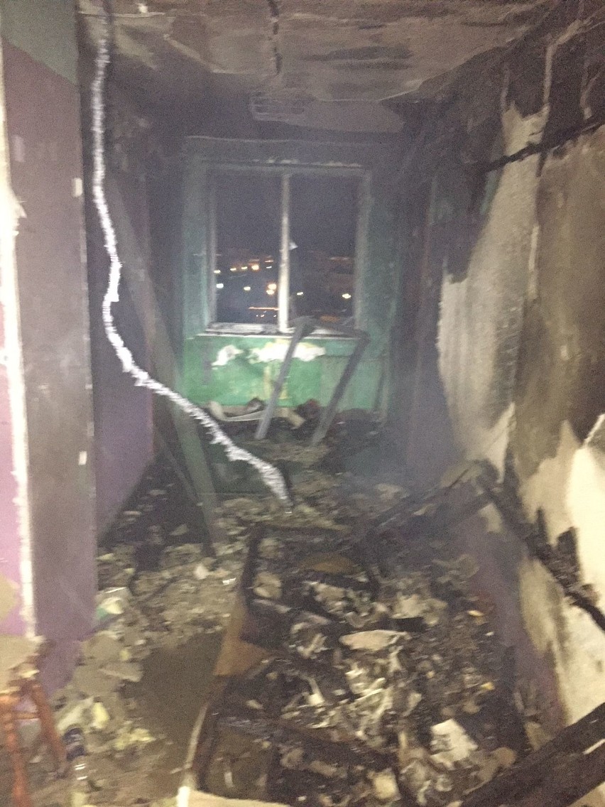 Pożar w bloku przy Grunwaldzkiej w Kielcach. Z byłego hotelu pielęgniarek ewakuowano sześć osób