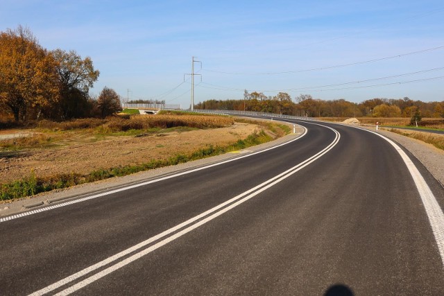 W ramach przyszłorocznego budżetu zostaną zrealizowane inwestycje drogowe, na które przeznaczono ponad 467 mln zł, w ramach których:- rozbudowana zostanie infrastruktura drogowo-mostowa, w ramach dofinansowania z programu Polski Ład,- dokończona zostanie budowa obwodnicy Gostynia, w ciągu DW nr 434 (dofinansowane z UE),- rozbudowana będzie droga wojewódzka nr 441 na odcinku Miłosław-Mikuszewo (dofinansowane z UE),- wybudowana zostanie obwodnica Rogoźna w ciągu drogi wojewódzkiej 241, dofinansowana z Rządowego Funduszu rozwoju Dróg. Przejdź dalej --->