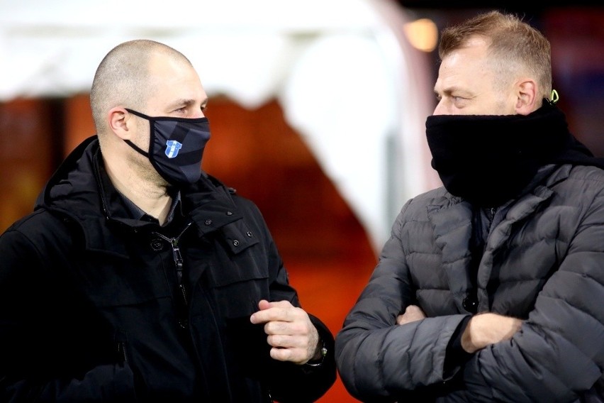 Radosław Sobolewski (z lewej) i Bogdan Zając oceniają mecz...