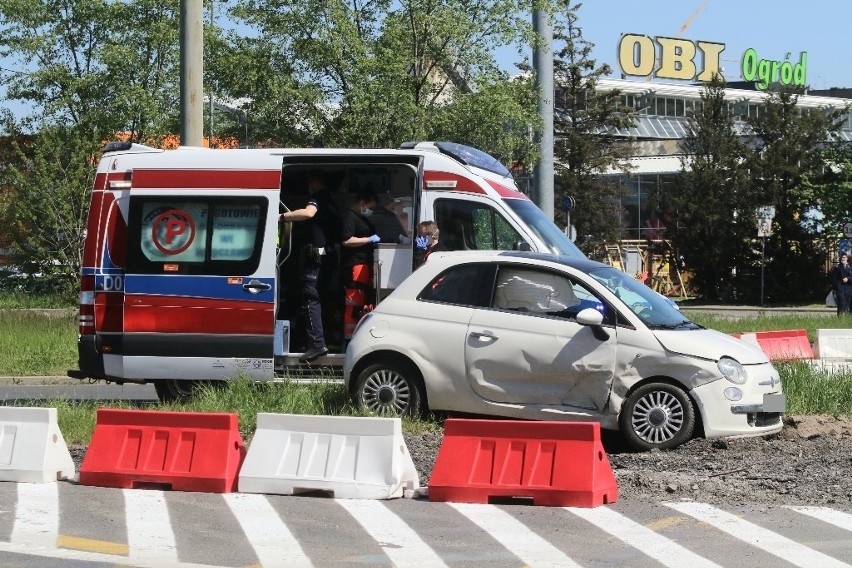 Wypadek dwóch samochodów na ul. Długiej przy Kauflandzie (ZDJĘCIA)