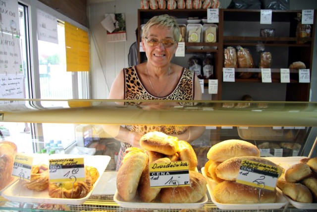 Kiedyś było nam lepiej - przyznaje Halina Mazurek, która od 8 lat sprzedaje pieczywo w swoim sklepiku przy al. Unii Lubelskiej. Zaznacza, że nie boi się konkurencji. - Ale niech będzie uczciwa - mówi