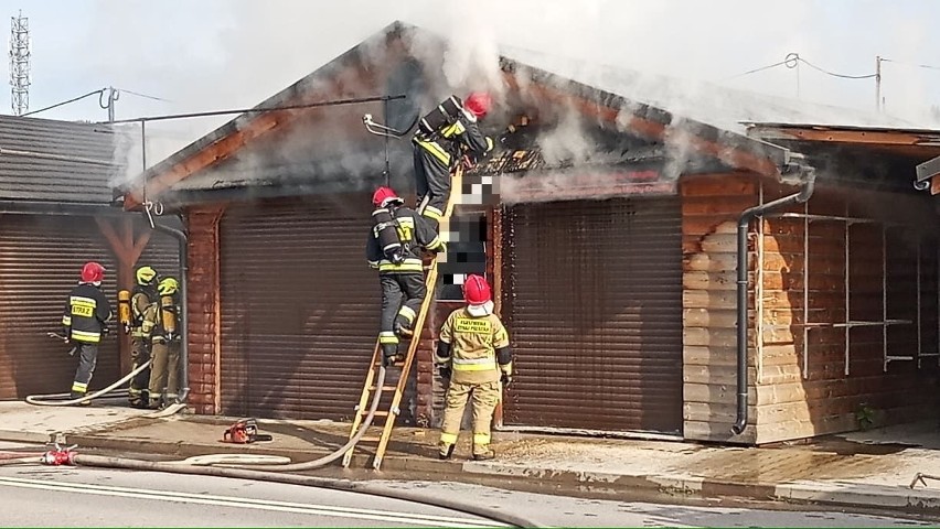 Nowy Targ. Pożar na jarmarku. Ogień pojawił się w jednym ze straganów. Zagrożone były inne budy