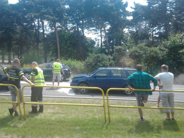 Na Fordońskiej w Bydgoszczy zderzyły się trzy auta osobowe