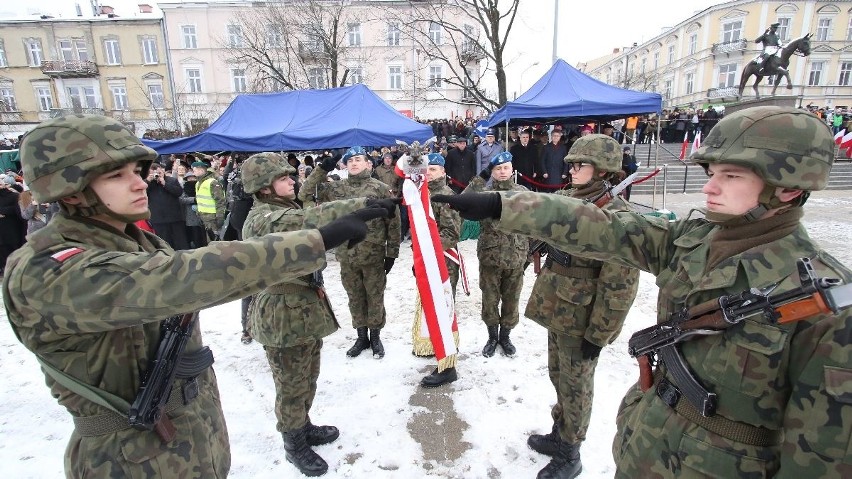 Elewi przysięgali służyć Polsce na Placu Wolności w Kielcach