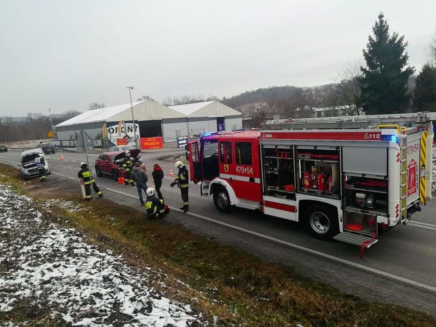 Głogoczów. Kolizja dwóch samochodów na drodze krajowej