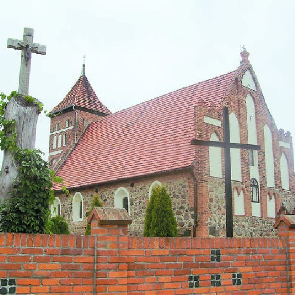 Gotycki kościół w Kiełbasinie, teraz pięknie odrestaurowany,...