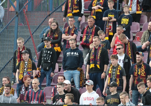 Pogoń Szczecin zremisowała z Lechem Poznań. Na trybunach stadionu przy ul. Twardowskiego zasiadło ponad 4300 kibiców. Pogoń Szczecin – Lech Poznań 1:1. Stracone dwa punkty Portowców [ZDJĘCIA]