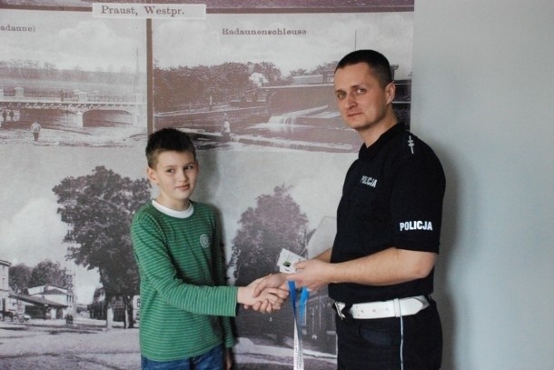 10-latek z Pruszcza Gdańskiego znalazł portfel i odniósł go na policję