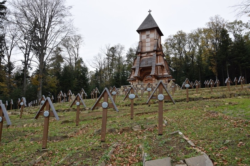 Łużna. Porządki na cmentarzu nr 123 na Pustkach