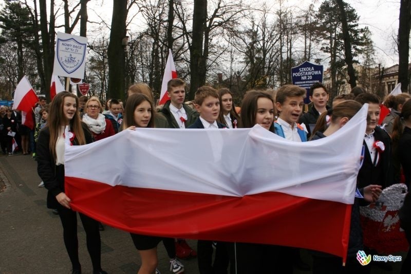 Nowy Sącz. Wiemy, które szkoły wygrały turniej z okazji 100-lecia odzyskania przez Polskę niepodległości [ZDJĘCIA]