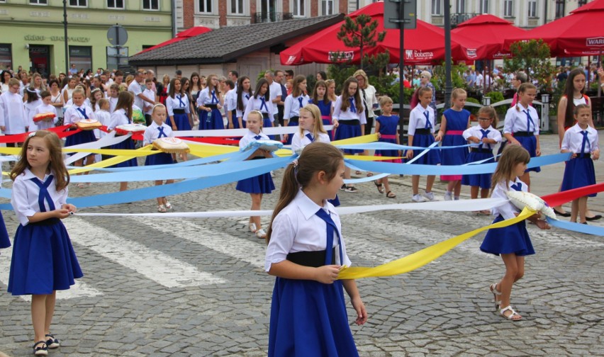 Nowy Sącz. Procesja Bożego Ciała na sądeckim rynku [ZDJĘCIA]