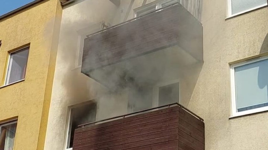 Wejherowo. Pożar mieszkania przy ulicy Sobieskiego, 19.06. 2022 r. Jedna osoba trafiła do szpitala | ZDJĘCIA