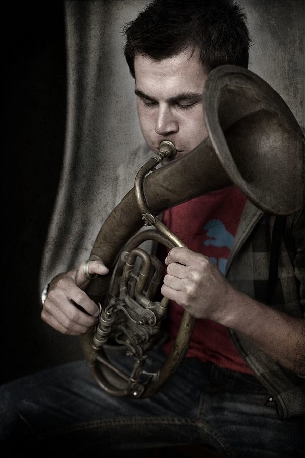 Zobacz rewelacyjne zdjęcia ostrołęczan z akcji "Portret z instrumentem" (zdjęcia)
