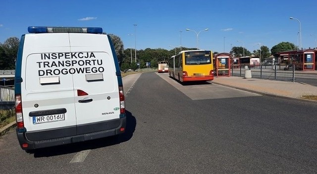 W trakcie jednodniowej akcji skontrolowano w sumie 162 autobusów. W 7 pojazdach ujawniono usterki techniczne.