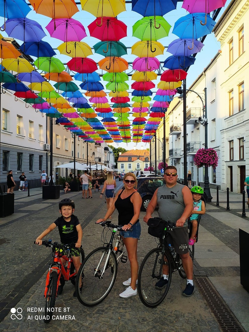 Parasolki zniknęły z Kilińskiego w Białymstoku. Mieszkańcy i turyści robili sobie selfie przez kilka miesięcy (zdjęcia) 