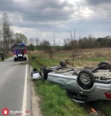 Borek Szlachecki. Kolizja i dachowanie samochodu. Jeden z kierowców był nietrzeźwy