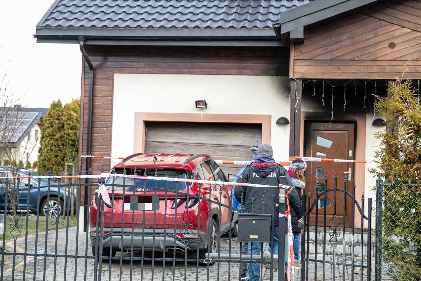 W pożarze domu w Choroszczy zginęły cztery osoby, w tym troje dzieci. Są już wyniki sekcji zwłok ofiar. Wiadomo, kiedy odbędzie się pogrzeb 