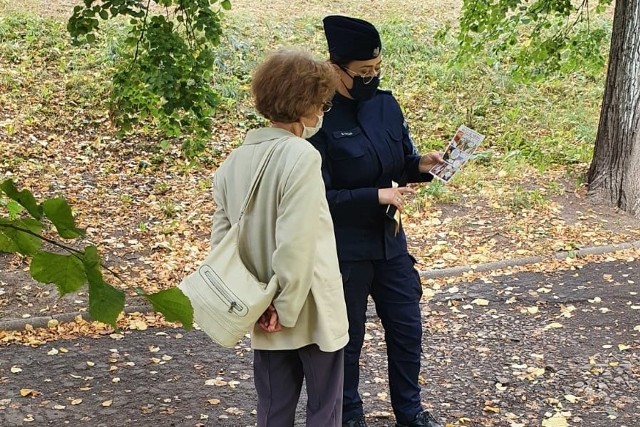 Koszalińscy policjanci podejmują wiele działań profilaktycznych mających za zadanie ustrzec starsze osoby przed oszustwem.