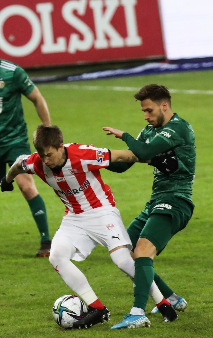 Jakub Kosecki zagrał dziewięć meczów w Cracovii, osiem w...