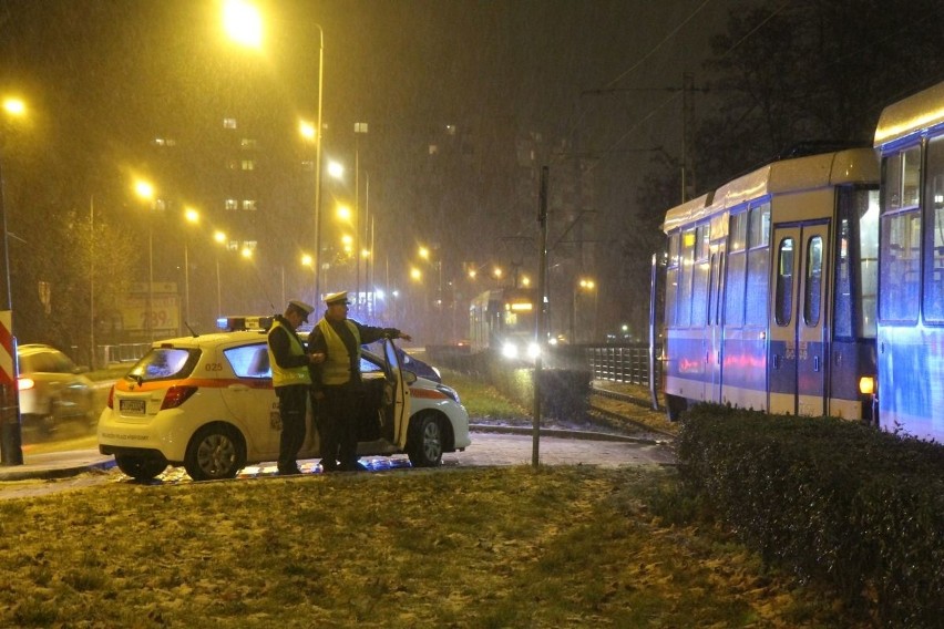 Wypadek na Żmigrodzkiej 30.11.2016. Tramwaj potrącił...