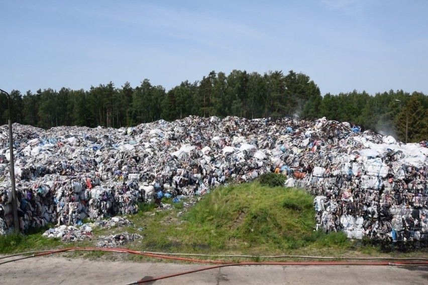 Koszty wywiezienia tekstyliów w Kamieńca to ponad 21,5 mln zł. Firma z Częstochowy oszacowała koszty wywozu odpadów. Kto poniesie koszty?