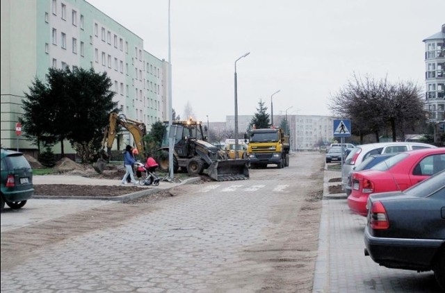 Do końca czerwca przyszłego roku zakończy się przebudowa ulicy Piwnika &#8222;Ponurego&#8221; na ełckim osiedlu Konieczki. Całkowity koszt inwestycji to ponad 1,56 mln zł.