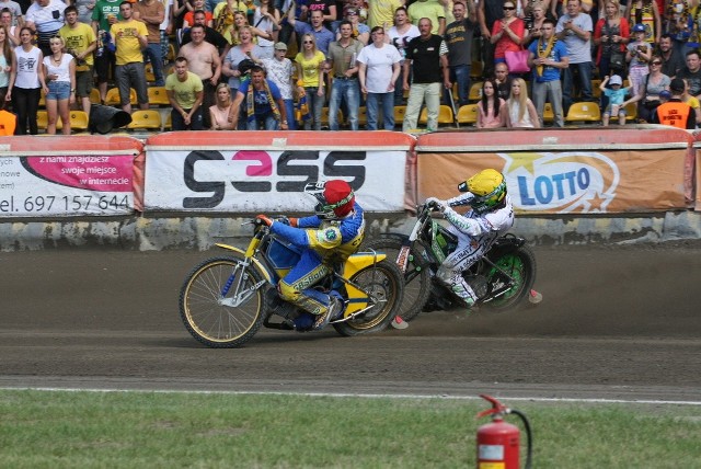 Bartosz Zmarzlik ze Stali Gorzów (w czerwonym kasku) i Patryk Dudek (w żółtym) potwierdzili w finale Srebrnego Kasku przynależność do krajowej czołówki wśród zawodników do 21. roku życia.