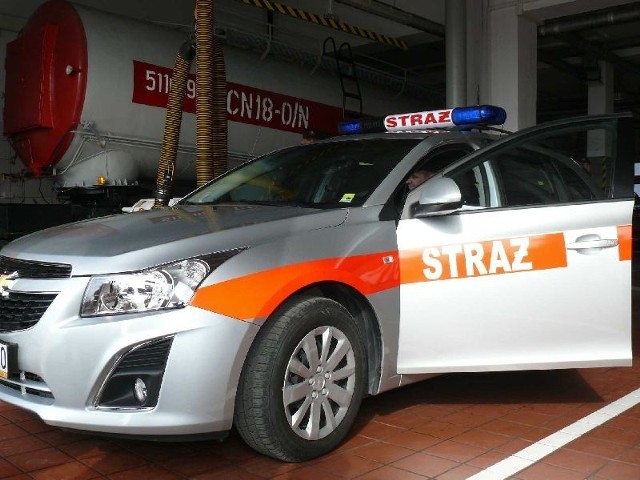 Włoszczowscy strażacy dostali w prezencie od władz powiatu włoszczowskiego i gminy Krasocin nowy samochód operacyjny marki chevrolet cruze, wart 55 tysięcy złotych.