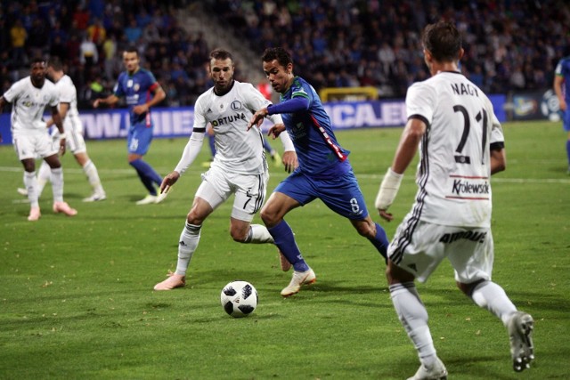 22.09.2018 legnica ekstraklasa pilka nozna mecz miedz legnica - legia warszawa zawodnicy z legnicy w niebieskich strojach nz marcos garcia barrenogazeta wroclawskapiotr krzyzanowski/polska press grupa