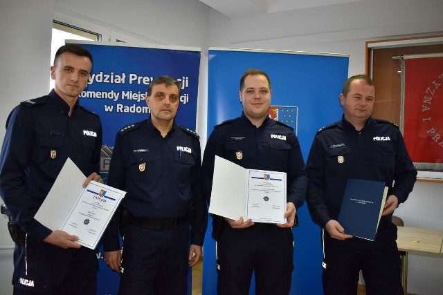 Najlepsi dzielnicowi z powiatu radomskiego dostali nagrody podczas spotkania, które odbyło się w piątek 29 grudnia w Komendzie Miejskiej Policji w Radomiu.