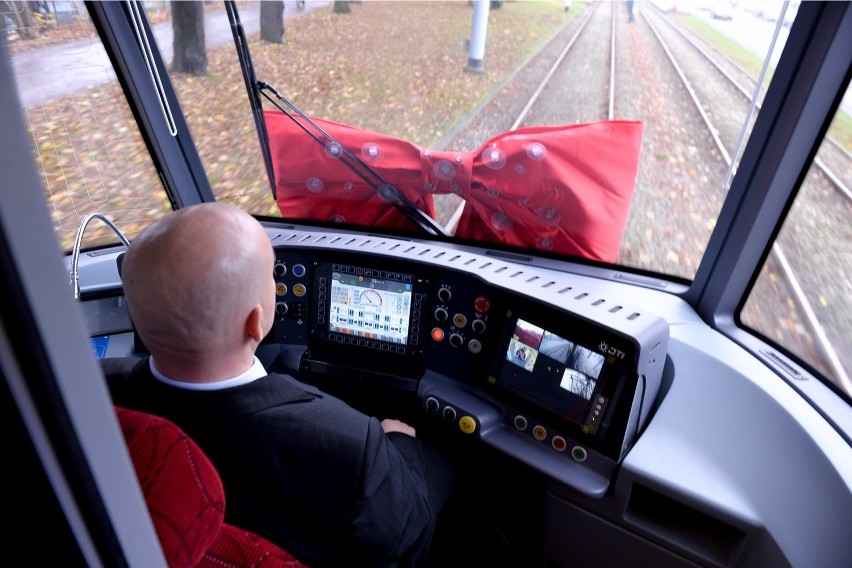 Gdańsk: Prezentacja nowego, dwukierunkowego tramwaju Pesa Jazz Duo [ZDJĘCIA]