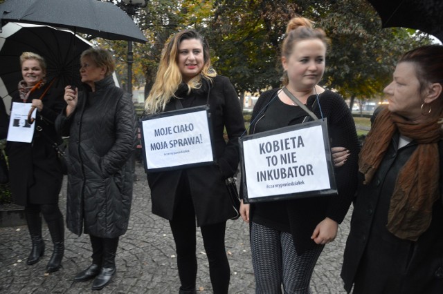 Czarny protest w Słubicach zgromadził około 40 kobiet.