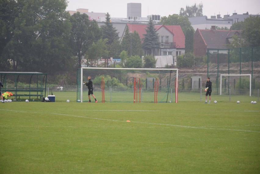 Fortuna 1 Liga. Środowy w strugach deszczu trening Radomiaka Radom przed sobotnim meczem ze Stalą w Mielcu ZDJĘCIA