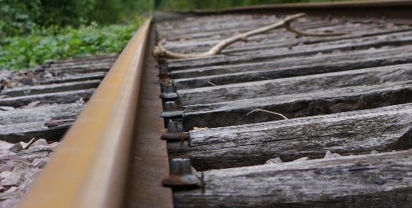 W Laskowicach Pomorskich pękła szyna. Pociągi mogą się spóźniać nawet o godzinę