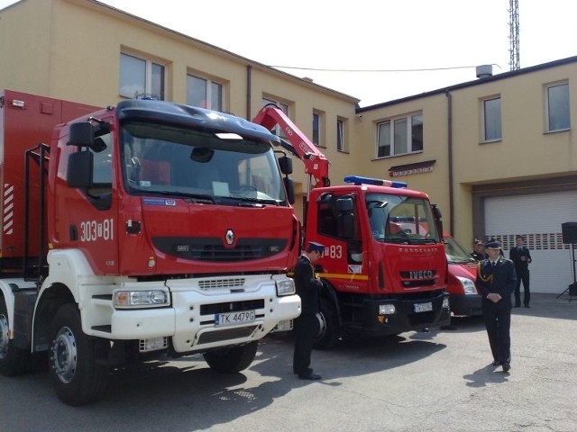 Trzy nowe wozy kieleckich strażaków.