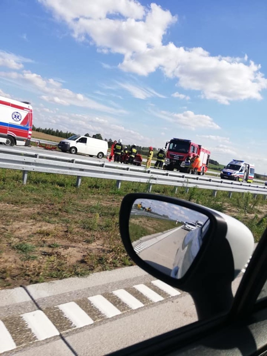 W wypadku na autostradzie A1 w Woźnikach w powiecie...