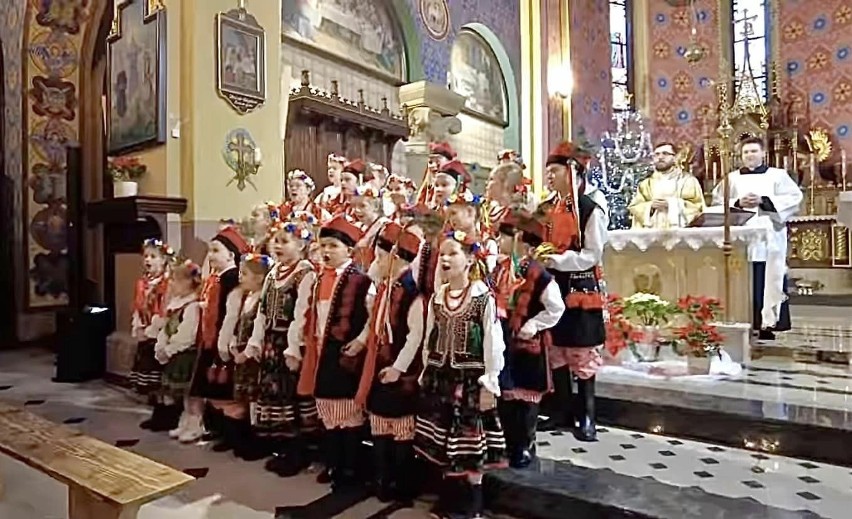 Zespół Sokolanie uatrakcyjnił  świąteczne uroczyste msze święte w kościele parafialnym w Trześni. To już mała tradycja