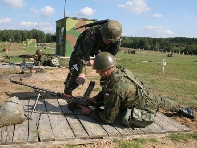 W zajęciach strzeleckich uczestniczyło stu żołnierzy NSR.