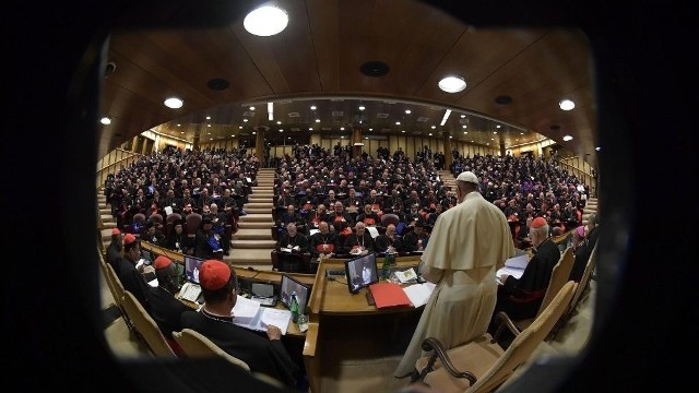 W Rzymie trwają obrady Synodu Biskupów. Przewodniczy im papież Franciszek.