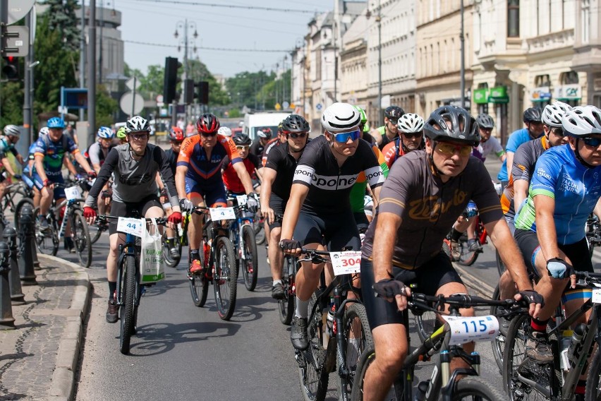 Na starcie bydgoskich zawodów stanęło kilkuset rowerzystów....