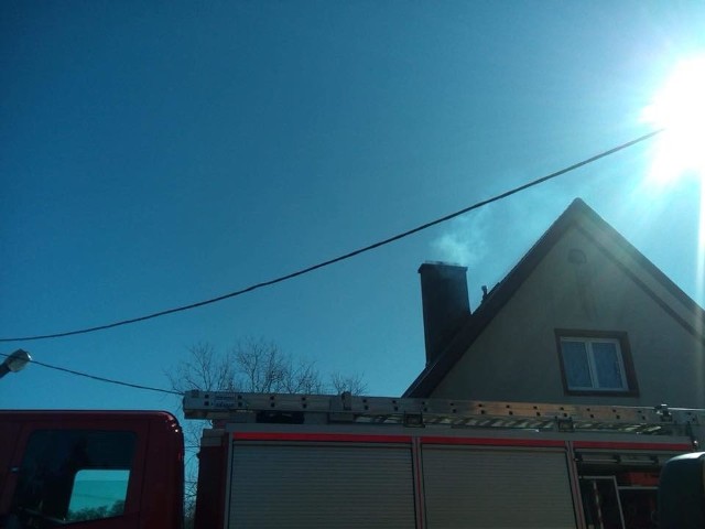 W niedzielę, przed godz. 10, strażacy z OSP Dobrzyniewo Duże, pojechali do pożaru sadzy w przewodzie kominowych w miejscowości Krynice.
