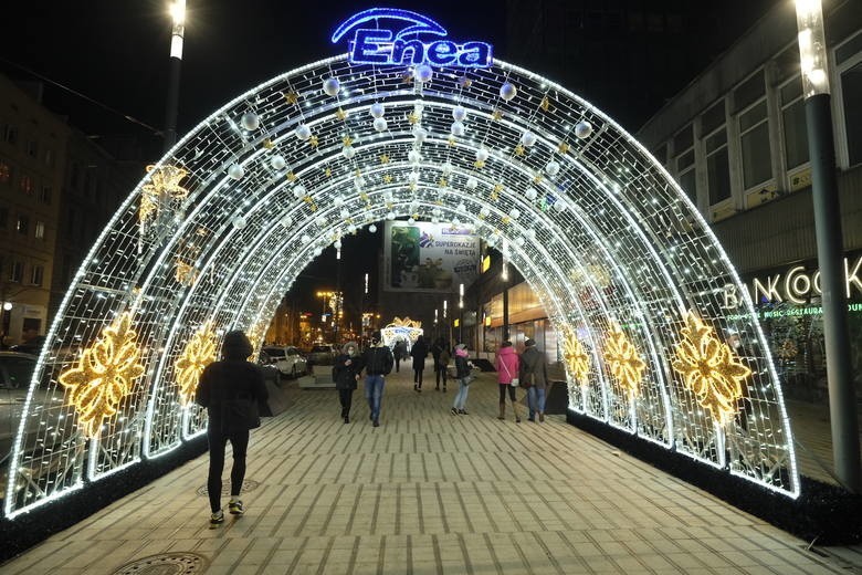 W Poznaniu można jeszcze poczuć magię świąt. Demontaż iluminacji świetlnych został wstrzymany ze względu na panujące warunki pogodowe 