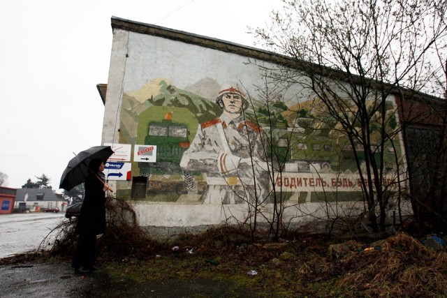 Ostatni rosyjski mural w Legnicy. Wielu rosyjskich oficerów przyjęło polskie obywatelstwo
